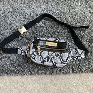 Samantha Brown Hip Bag